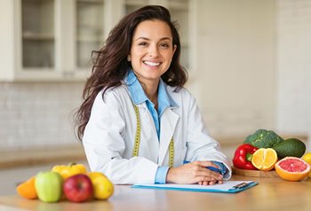 Nutritionist with healthy food