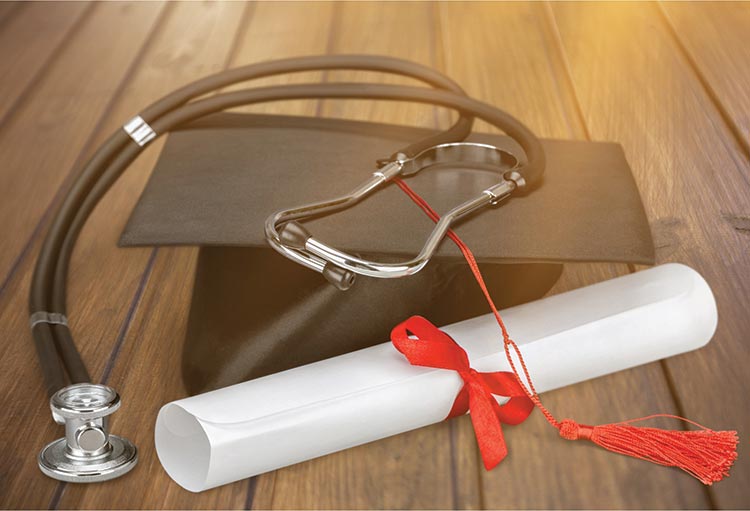 Door County Medical Center Auxiliary Accepting Scholarship Applications