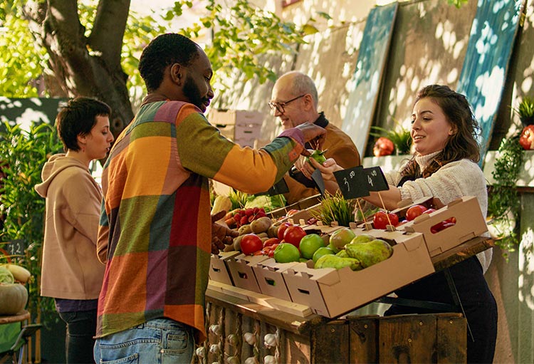 A Healthier Community Starts at the Farmers Market