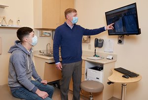 Door Orthopedic Center Patient with Doctor